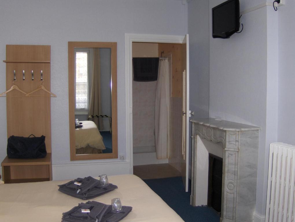 La Tour De Crecy Hotel Room photo