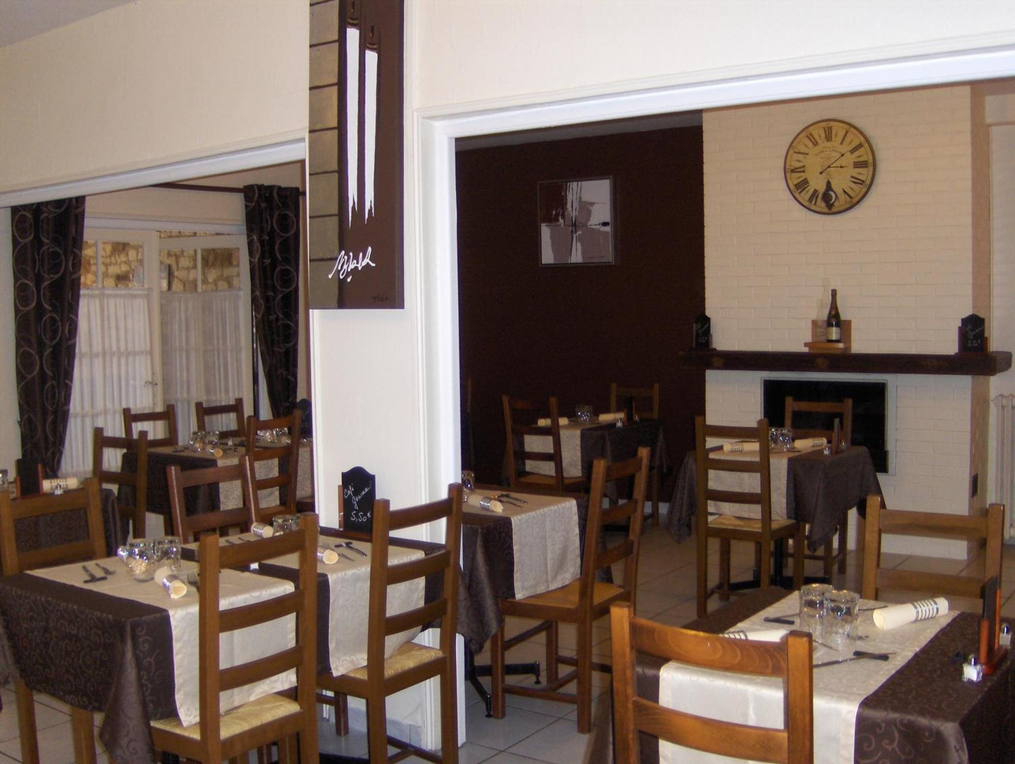 La Tour De Crecy Hotel Exterior photo