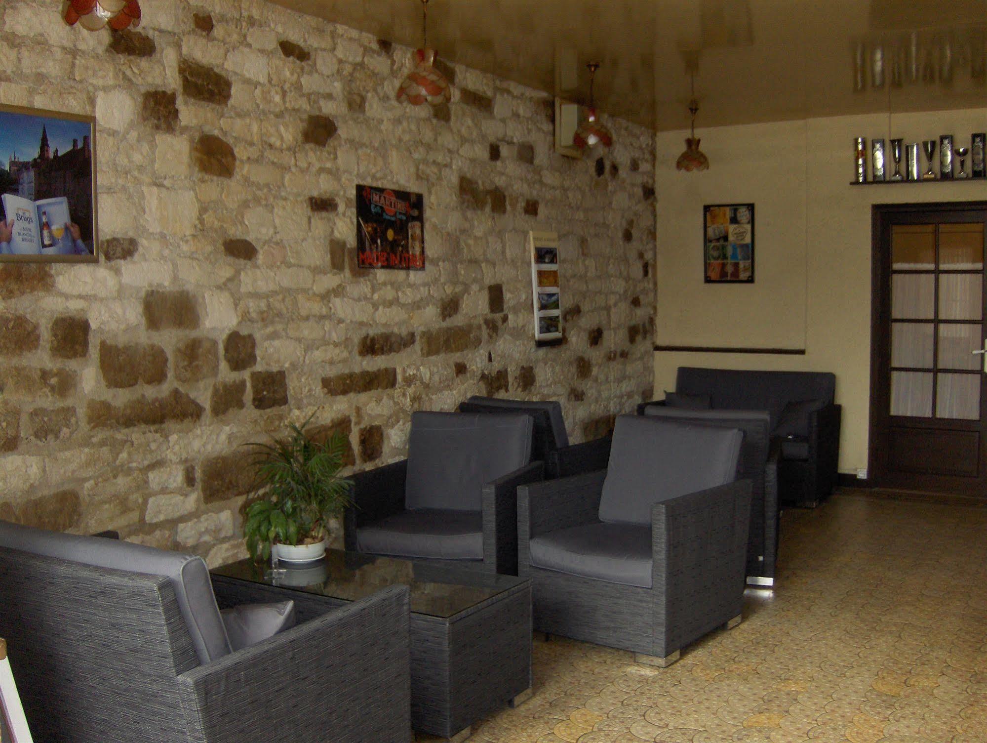 La Tour De Crecy Hotel Exterior photo